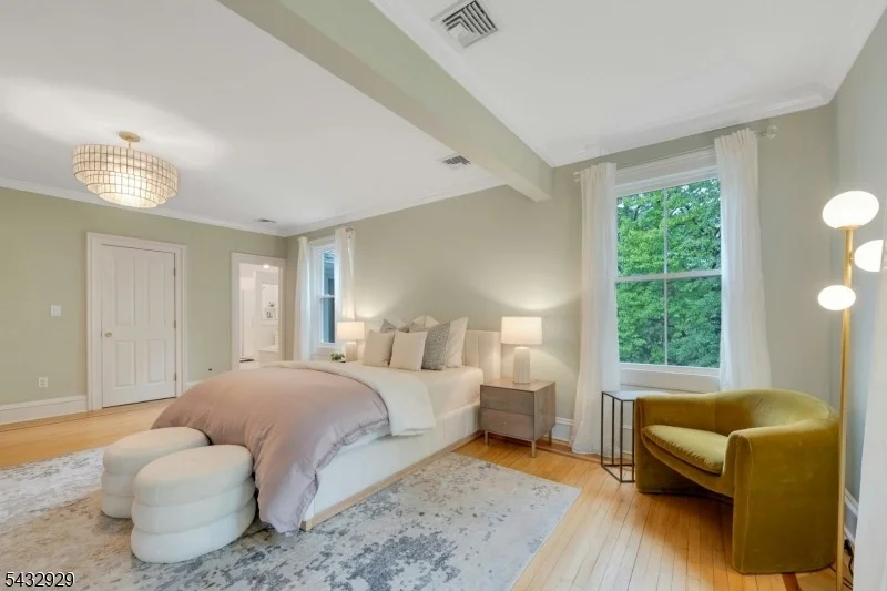 Photo of 42 Llewellyn Rd