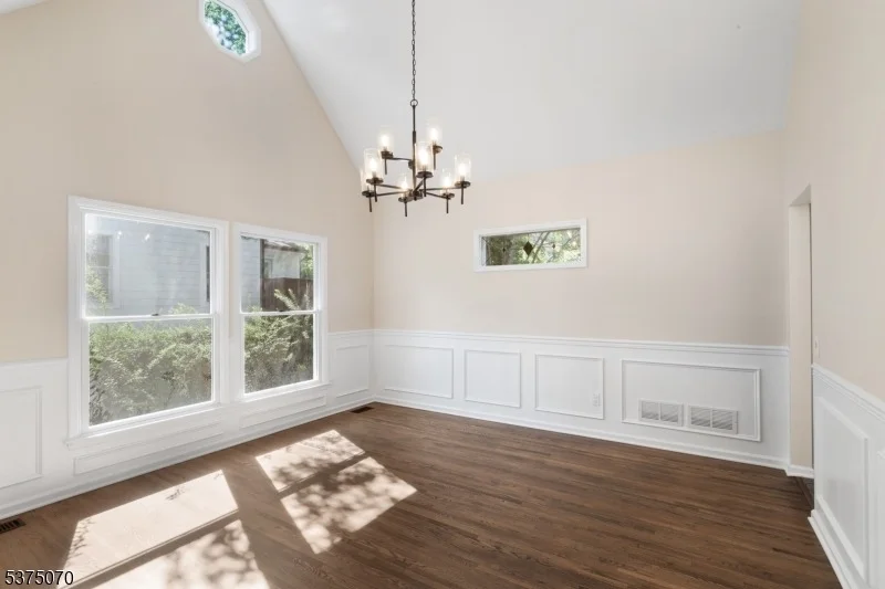 Photo of 26 W Main St