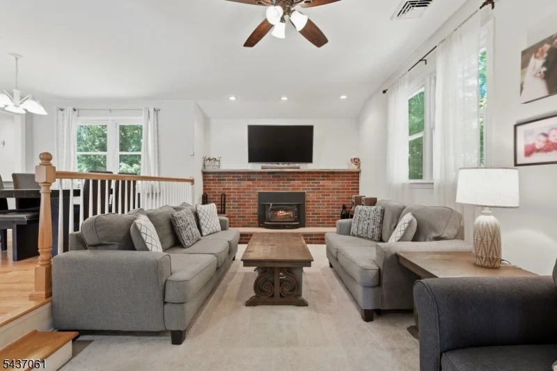 Photo of 16 Windsor Dr