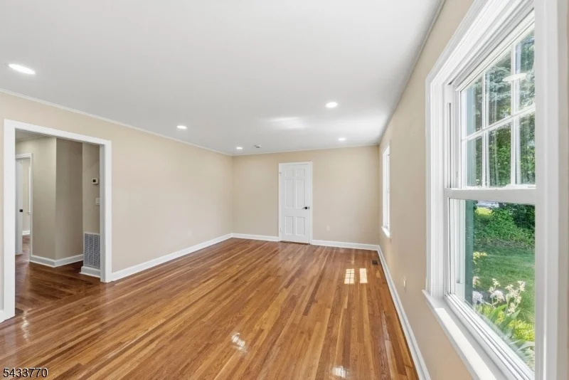 Photo of 573 Conant St