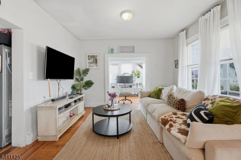 Photo of 217 8Th Ave