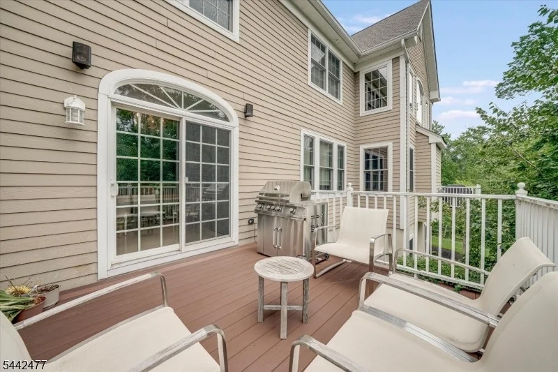 Photo of 21 Whitbay Dr