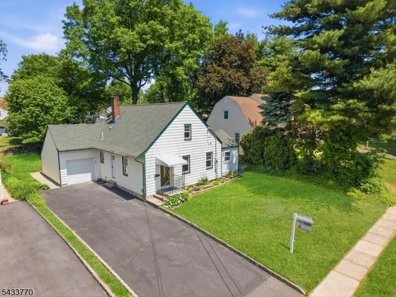 Photo of 573 Conant St