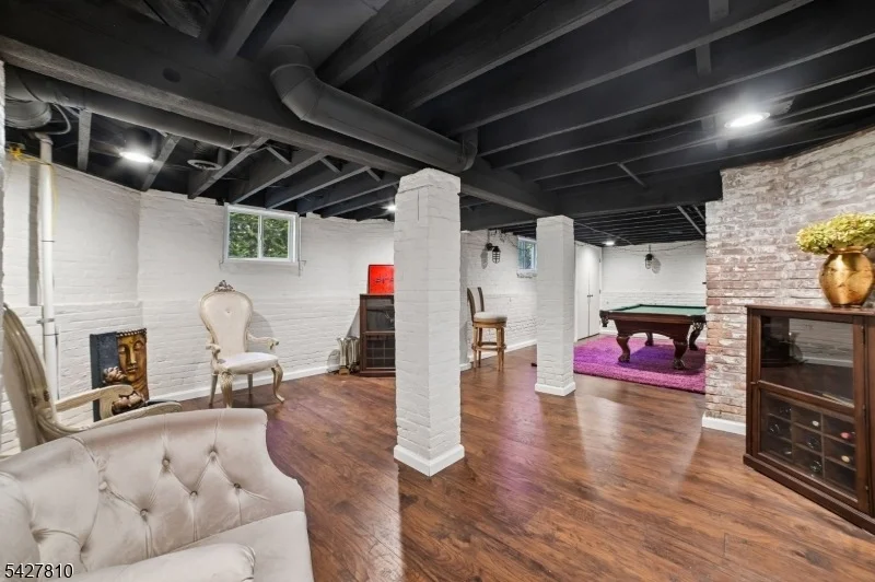 Photo of 77 Kent Place Blvd
