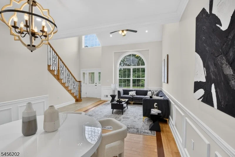 Photo of 893 Lakehurst Ave