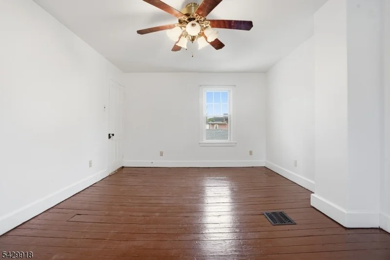 Photo of 54 Front St