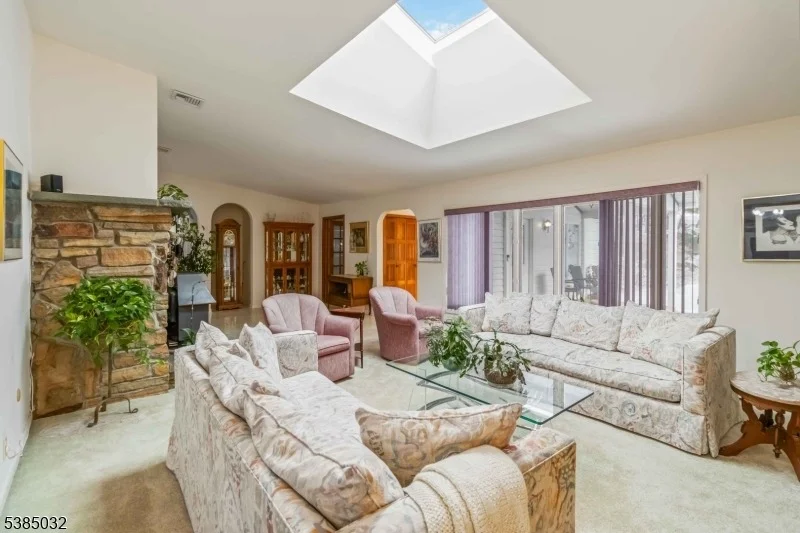 Photo of 6 Seabert Ln