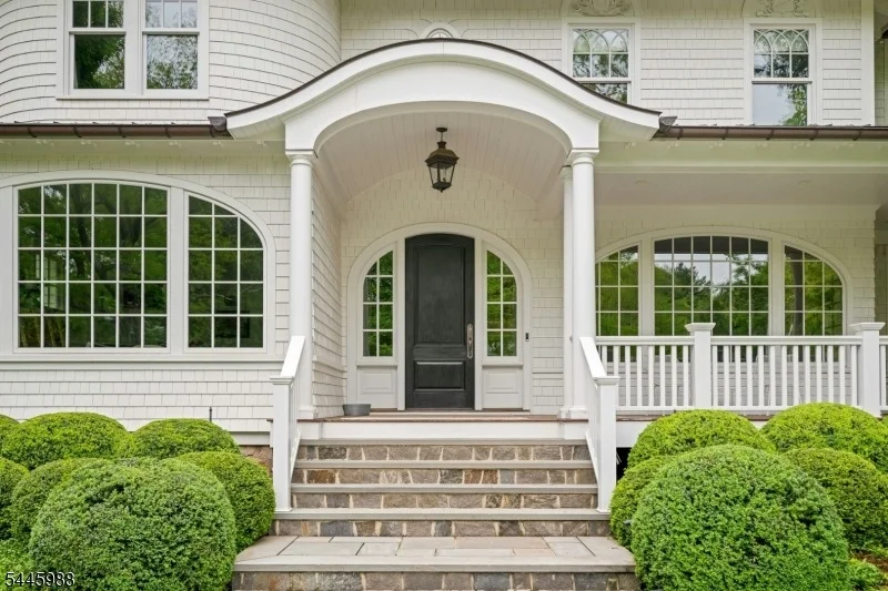 Photo of 129 Hobart Ave