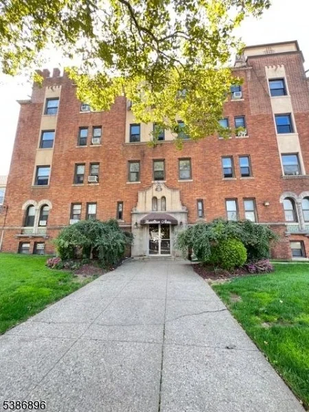 Photo of Unit D4 at 303 Hamilton Pl