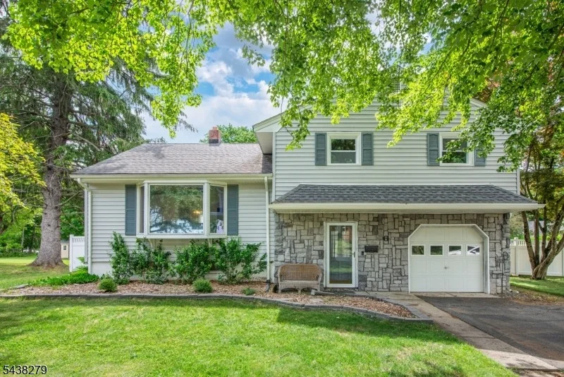 Photo of 6 Honeyman Dr