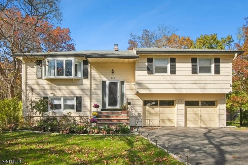 Photo of 223 Chaucer Dr