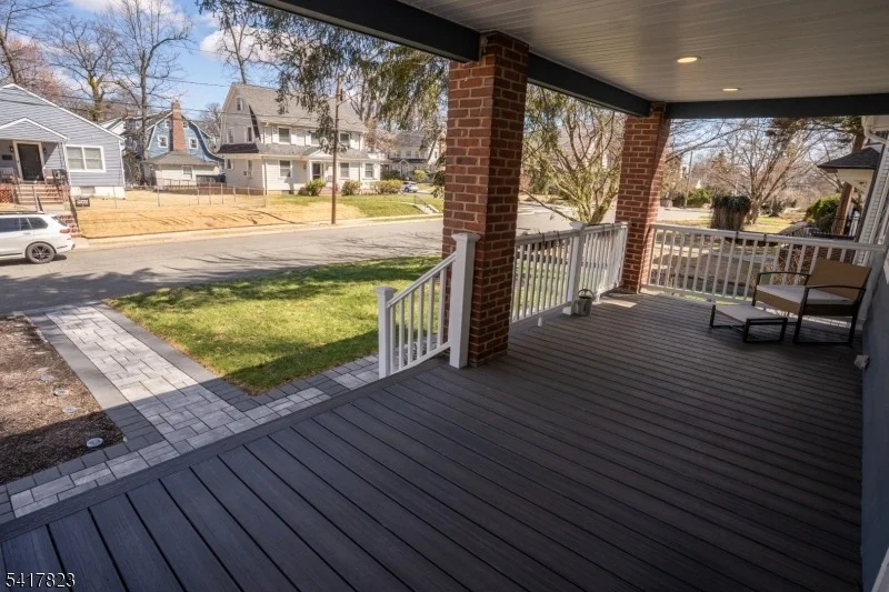 Photo of 246 Stirling Ave