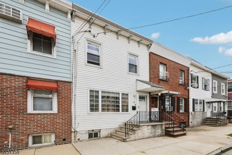 Photo of 63 Garrison St