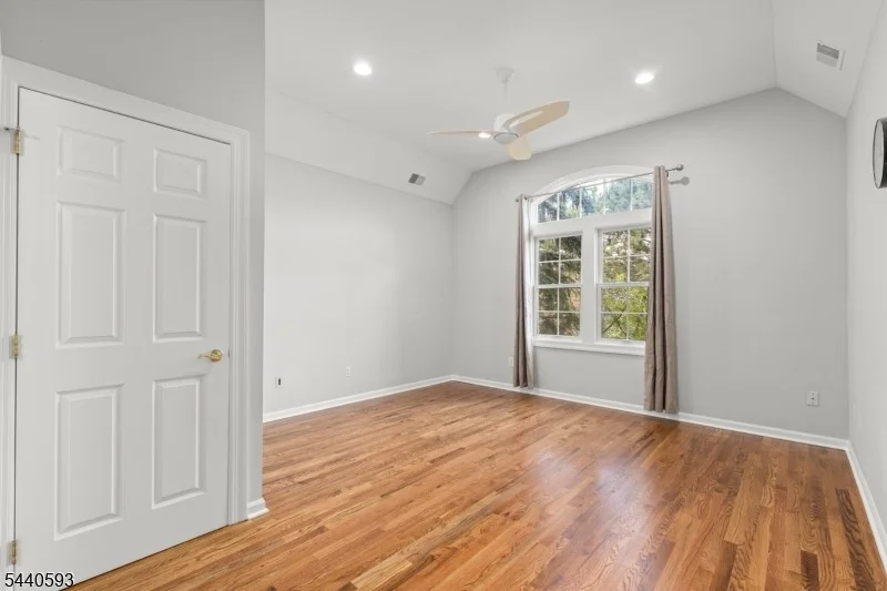Photo of 33 Fox Run