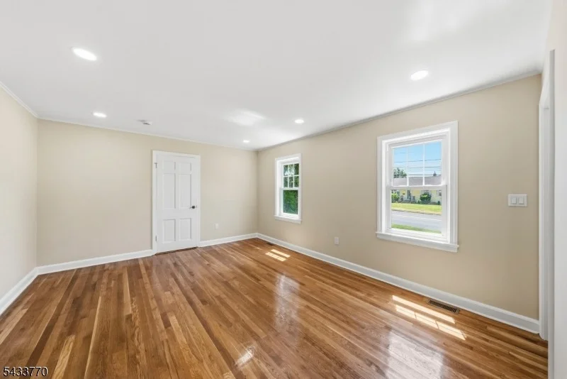 Photo of 573 Conant St