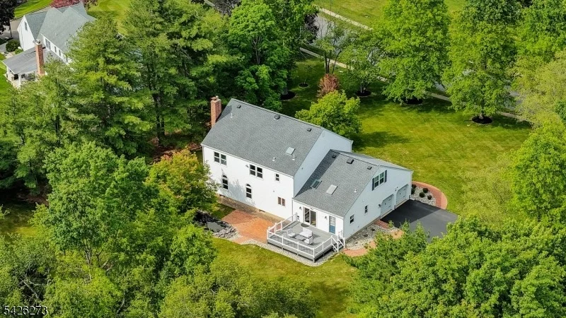 Photo of 77 Ridgeview Dr