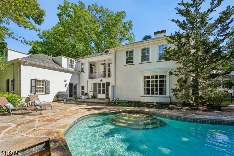 Photo of 343 Forest Rd