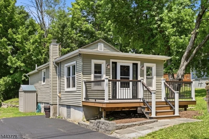 Photo of 82 Fairview Dr