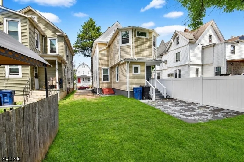 Photo of 310 Lyman Pl