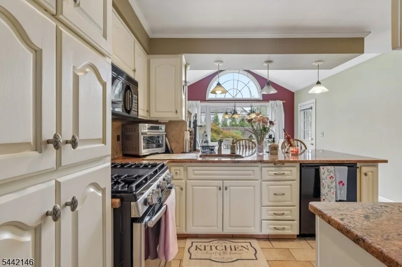 Photo of 49 Pancake Hollow Dr