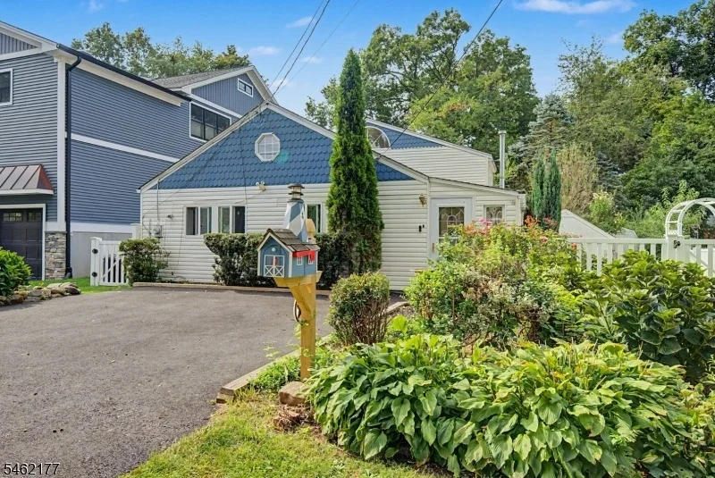 Photo of 13 SPRUCE PLACE