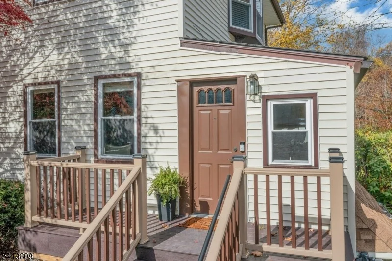 Photo of 39 Delaware Rd