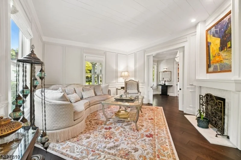 Photo of 77 Kent Place Blvd