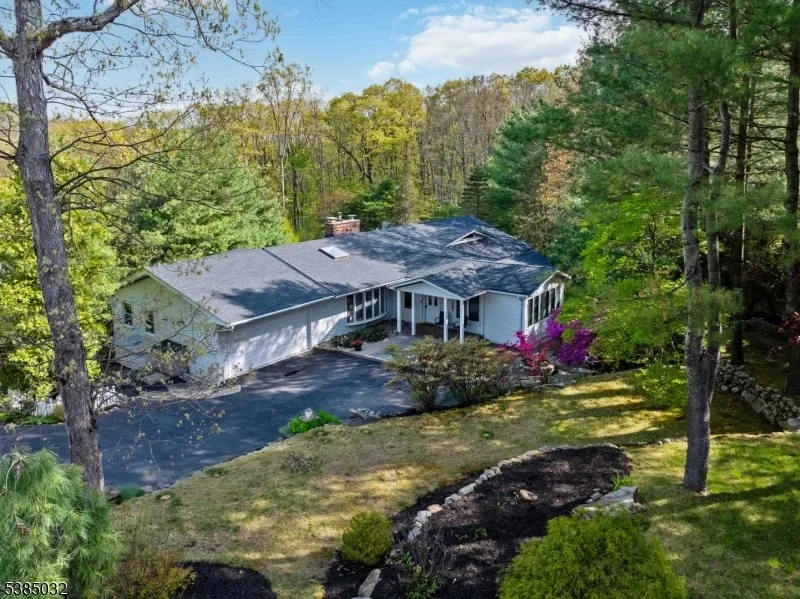 Photo of 6 Seabert Ln