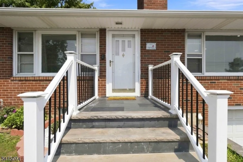 Photo of 1 Roy St
