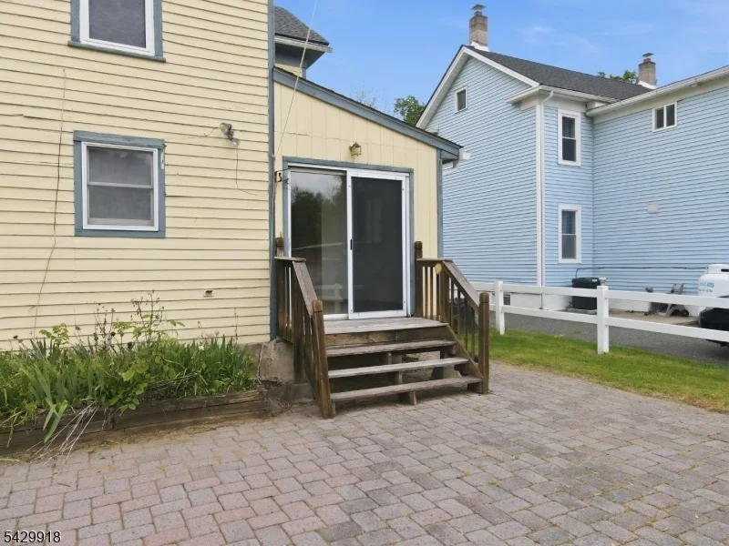 Photo of 54 Front St
