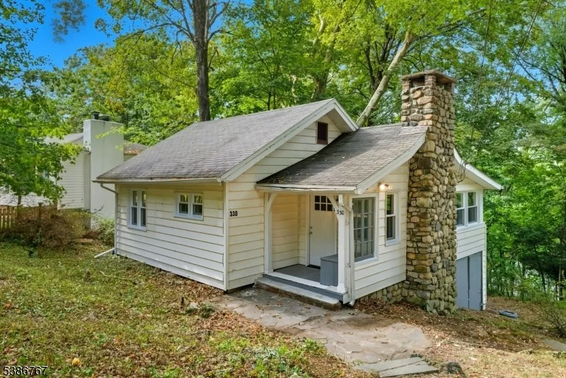 Photo of 330 Springbrook Trl