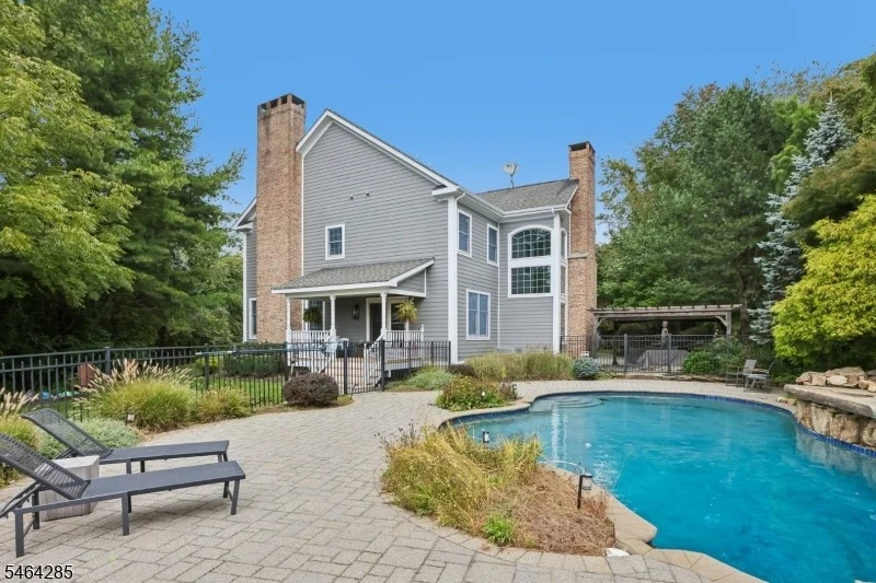 Photo of 5 Chesterfield Dr