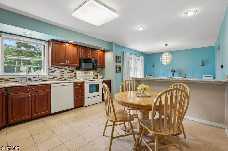 Photo of 25 MANCHESTER DRIVE