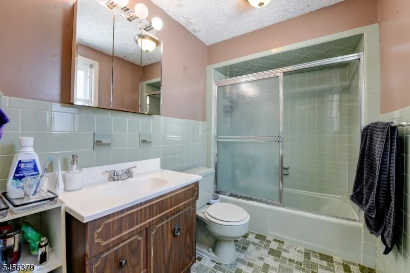 Photo of 2758 Larchmont Rd