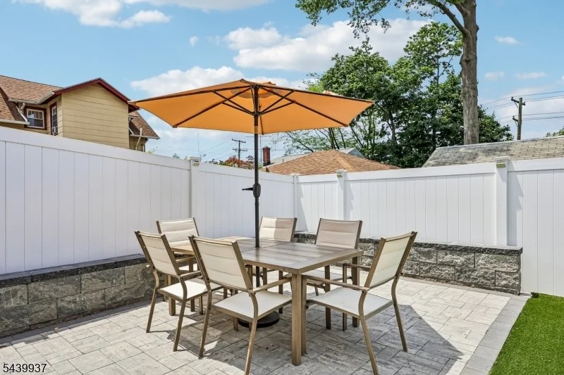 Photo of 377 Parker Ave