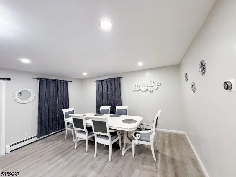 Photo of 160 River Rd