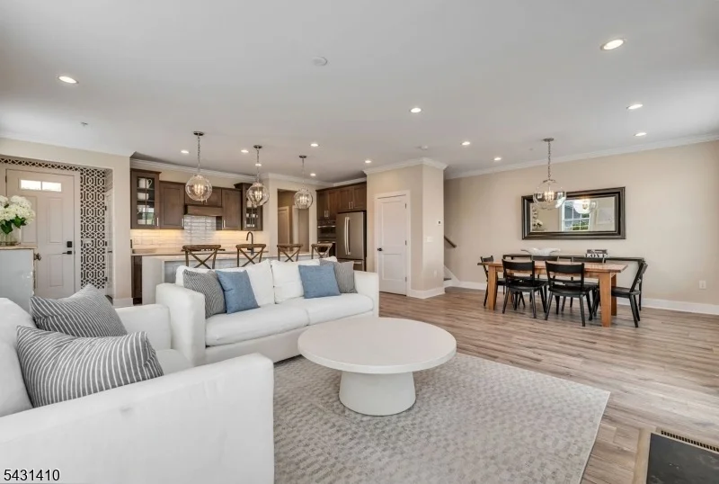 Photo of 137 Aspen Dr