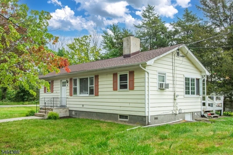 Photo of 4 Gilbert Dr