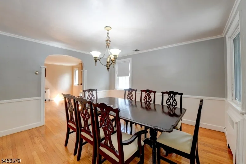 Photo of 2758 Larchmont Rd