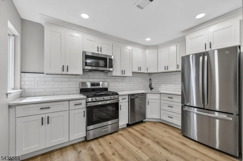 Photo of 32 Woods Edge Dr