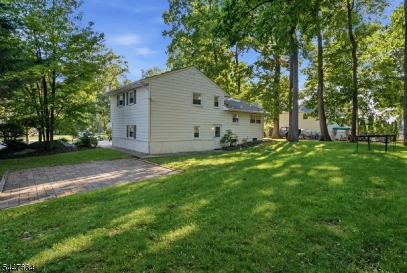 Photo of 15 Stonehill Rd