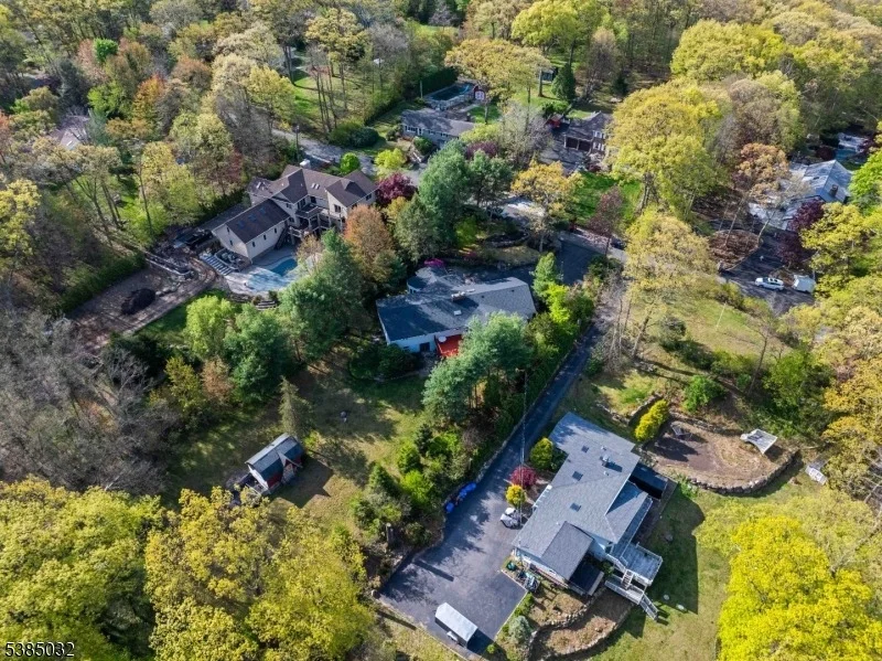 Photo of 6 Seabert Ln