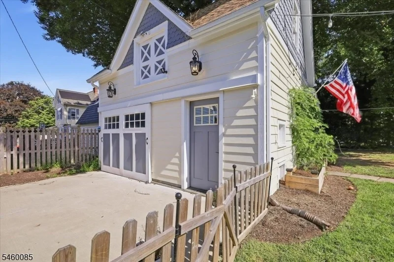 Photo of 406 W Moore St