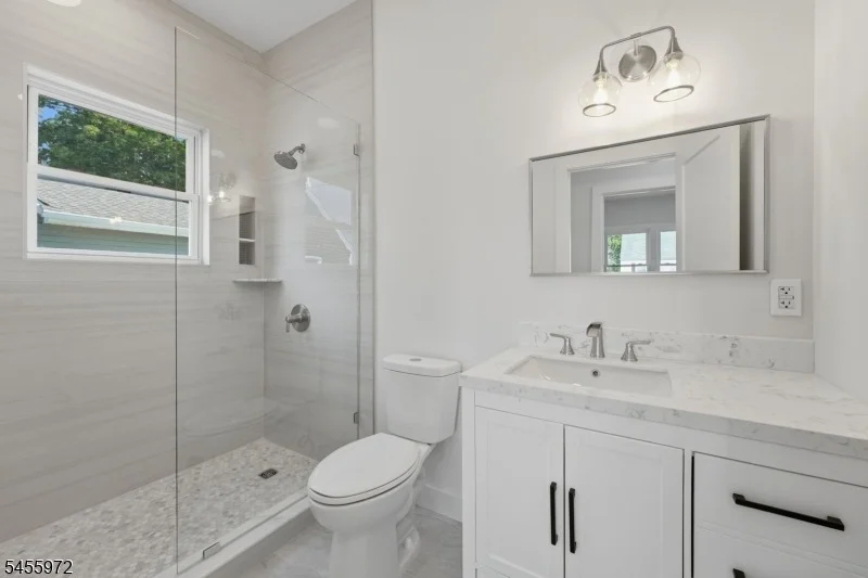 Photo of 588 Maple Ave