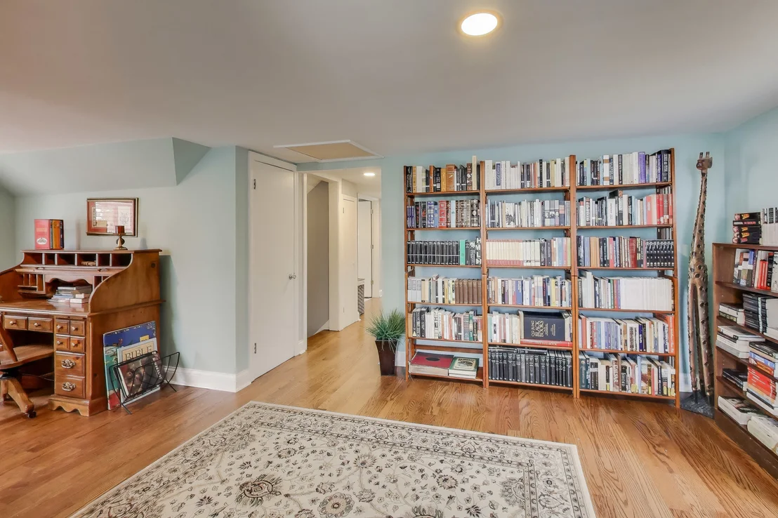 Photo of 6544 W Devon Avenue