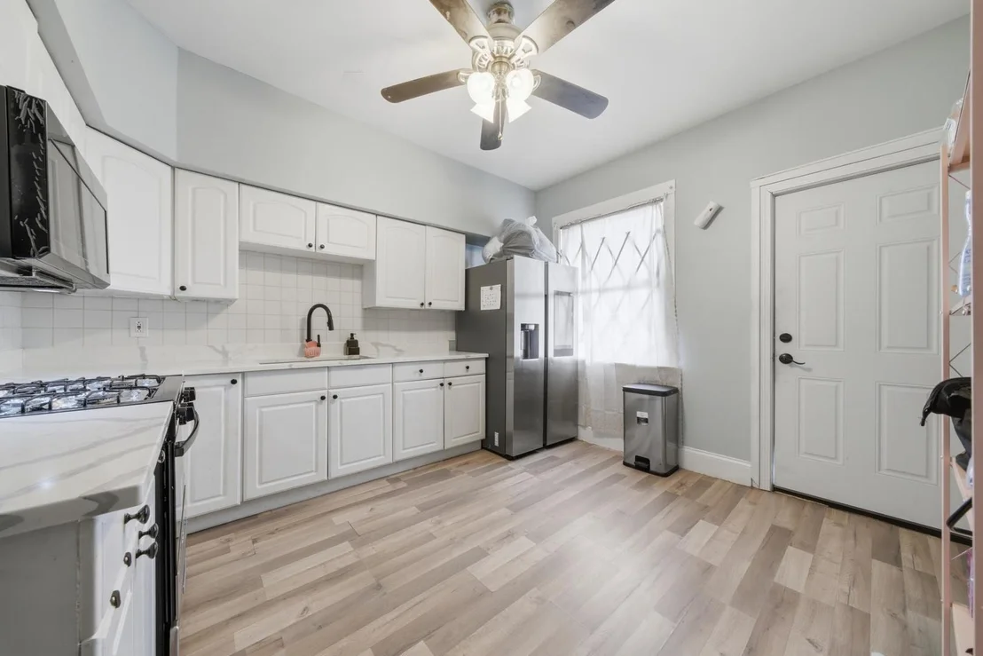 Photo of 1409 W 71st Place