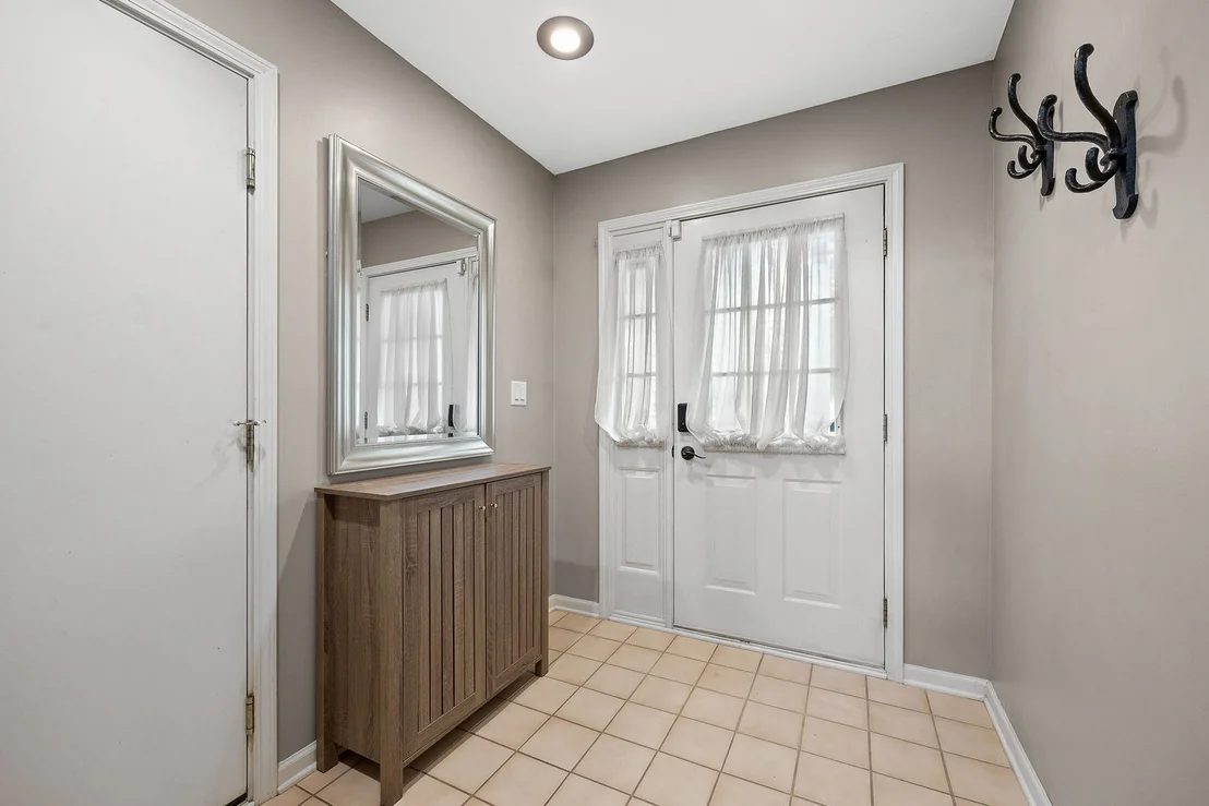 Photo of 347 Gladstone Lane