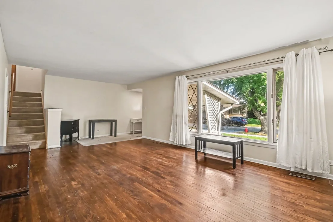 Photo of 906 N Rainbow Drive