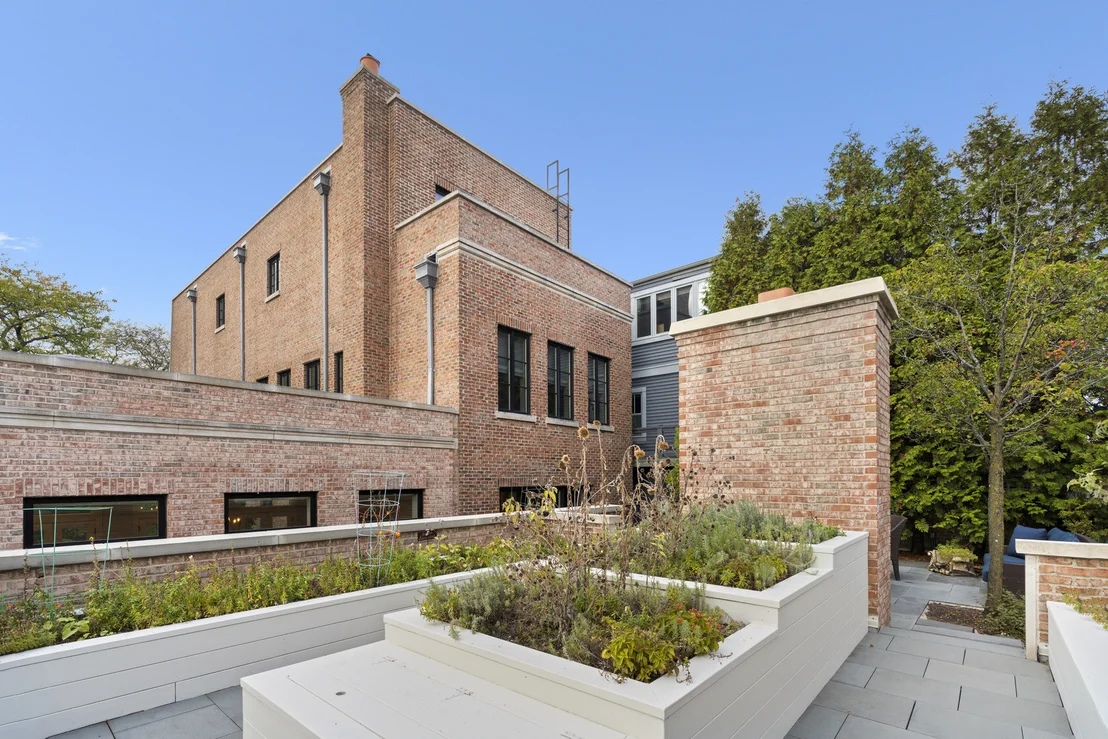 Photo of 1755 N Mohawk Street