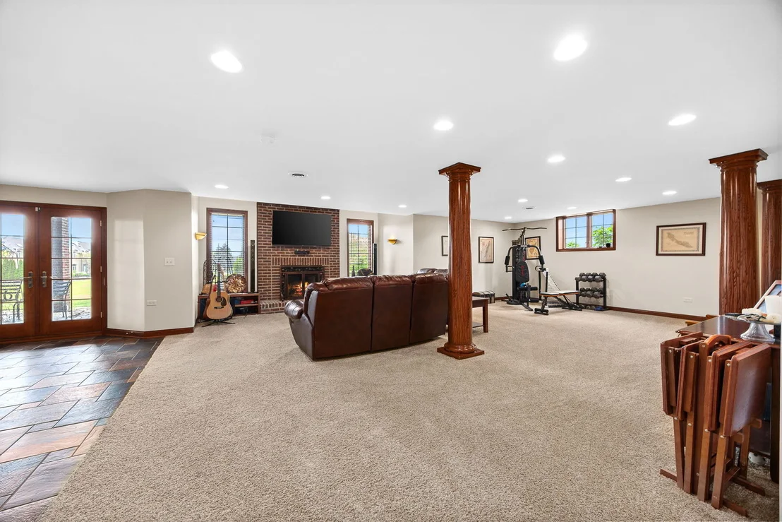 Photo of 1045 Hilltop Drive